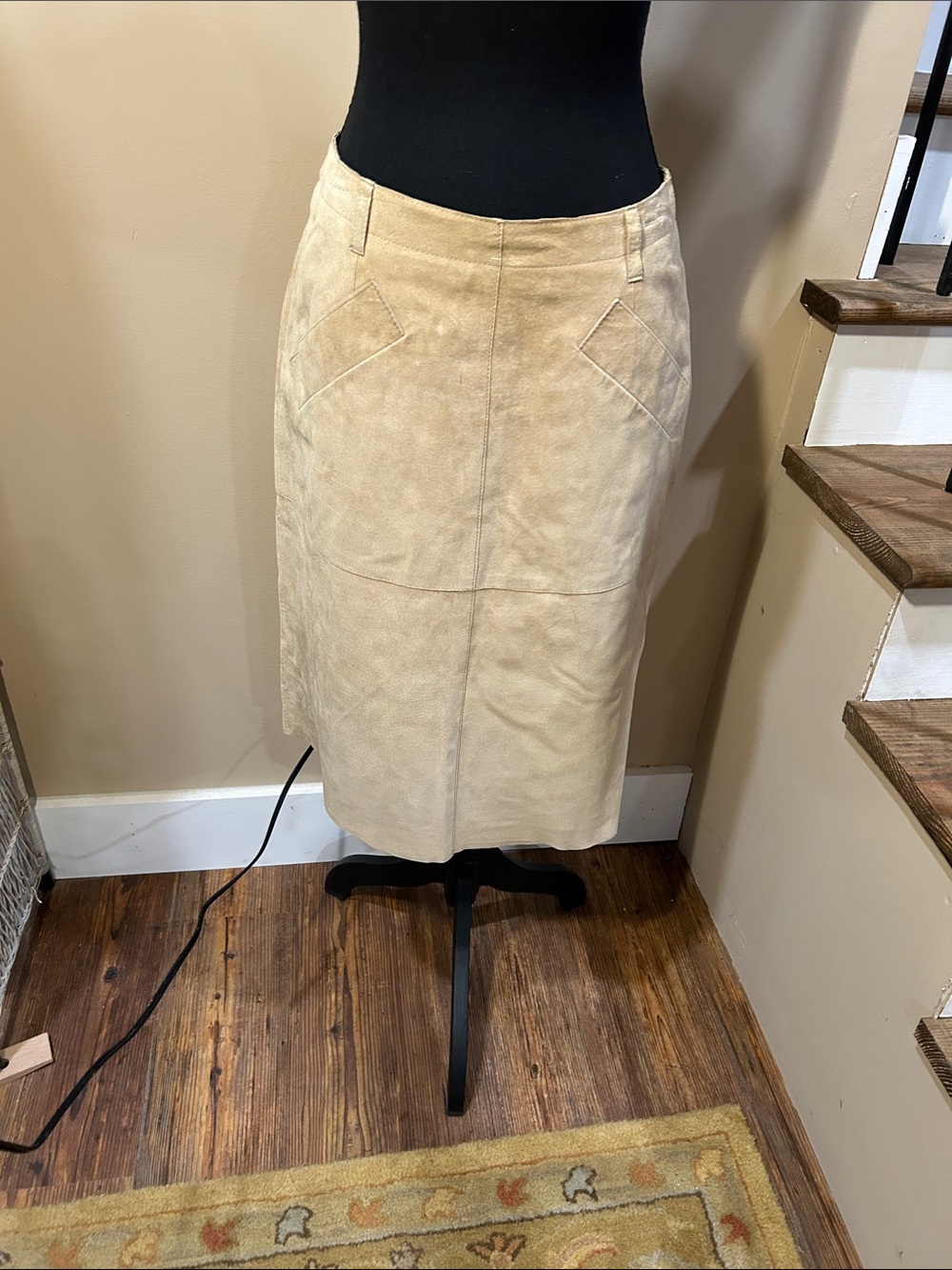 Isaac Mizrahi  6 Beige Suede Pencil Skirt